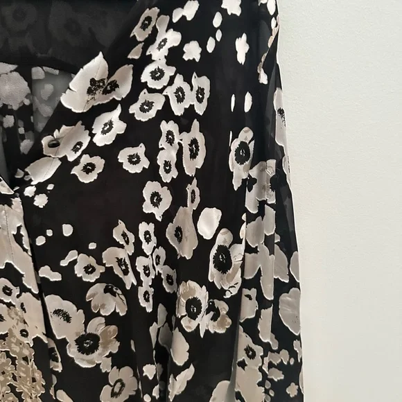 Alice + Olivia Black and Cream Floral Blouse - Picture 4 of 9